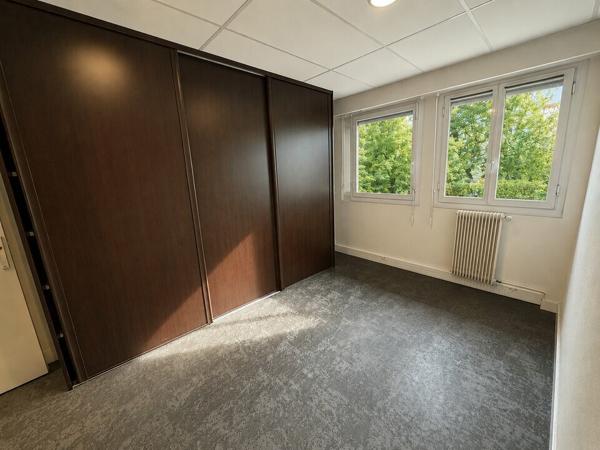 TOURS CENTRE BUREAUX A VENDRE 47 M² PARKINGS et CAVE