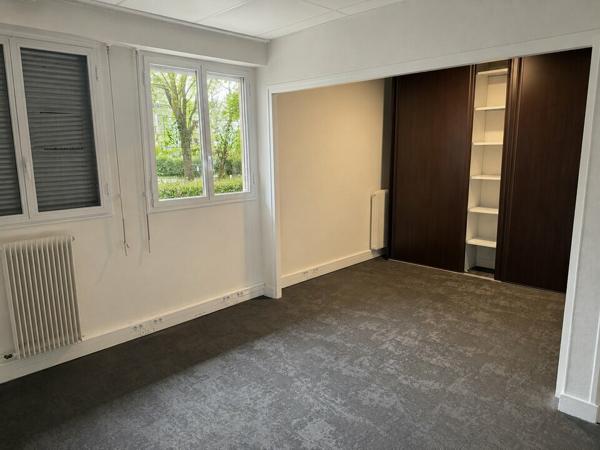 TOURS CENTRE BUREAUX A VENDRE 47 M² PARKINGS et CAVE