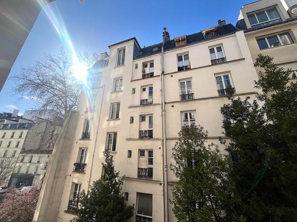 2 pièces 38 m2 Paris 18ème