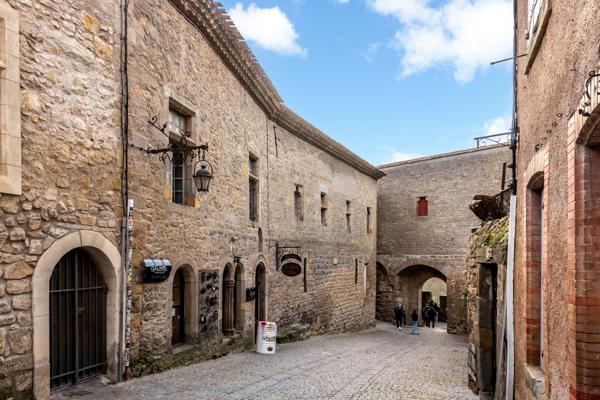 Propriété d'exception du 13ème siècle unique au monde Carcassonne