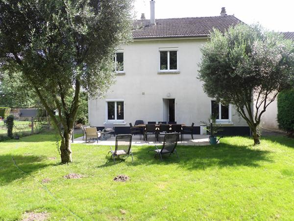 MAISON RENOVEE - Proche centre-ville avec jardin et garage