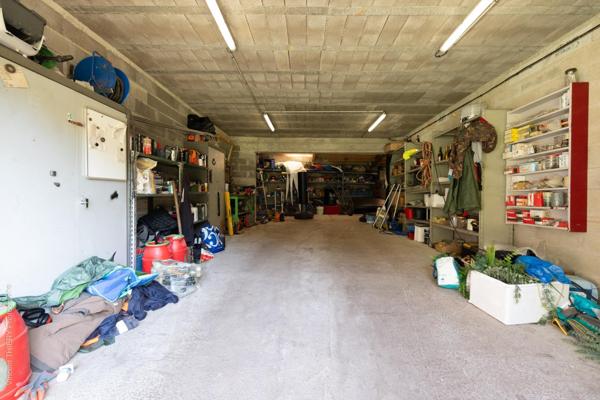 Très grande maison de famille, avec immense terrain de 8720 m2, étang poisonneux, verger, dépendances