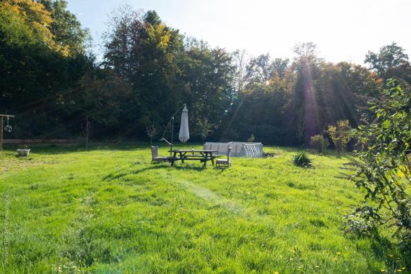 Très grande maison de famille, avec immense terrain de 8720 m2, étang poisonneux, verger, dépendances