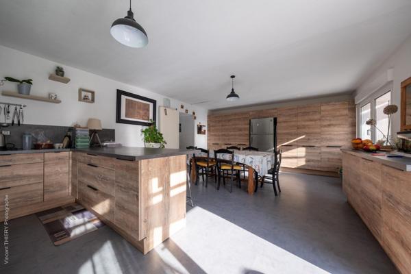 Très grande maison de famille, avec immense terrain de 8720 m2, étang poisonneux, verger, dépendances