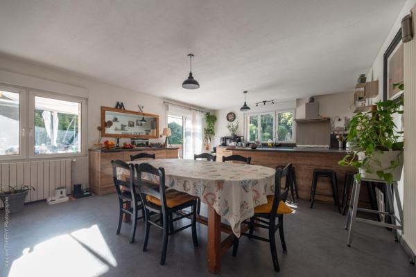 Très grande maison de famille, avec immense terrain de 8720 m2, étang poisonneux, verger, dépendances