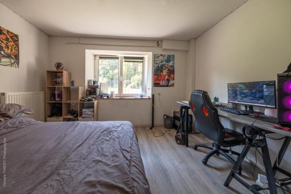 Très grande maison de famille, avec immense terrain de 8720 m2, étang poisonneux, verger, dépendances