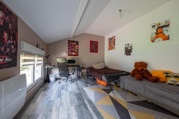 Très grande maison de famille, avec immense terrain de 8720 m2, étang poisonneux, verger, dépendances