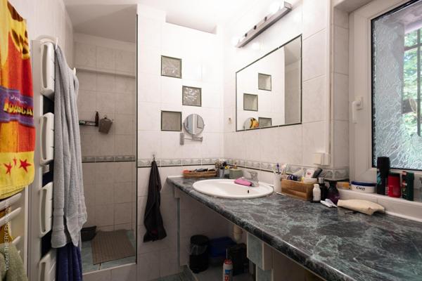 Très grande maison de famille, avec immense terrain de 8720 m2, étang poisonneux, verger, dépendances