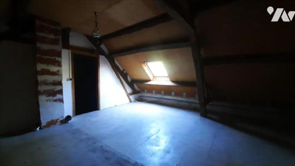 Maison avec parc et petit plan d'eau