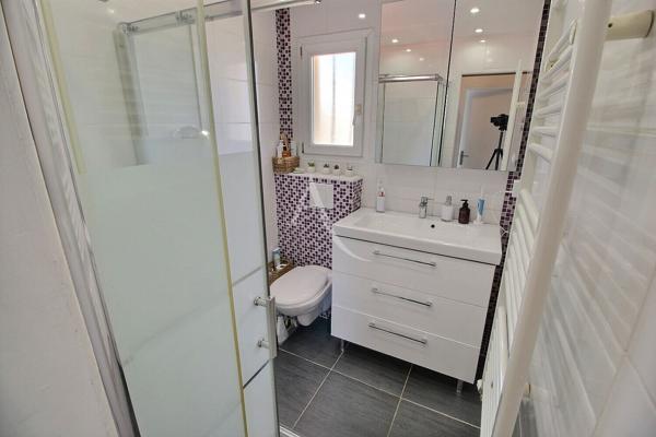 CABESTANY - VILLA A VENDRE DE TYPE T4 AVEC GARAGE SUR TERRAIN 2 FACES