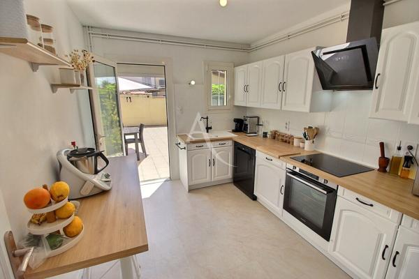 CABESTANY - VILLA A VENDRE DE TYPE T4 AVEC GARAGE SUR TERRAIN 2 FACES