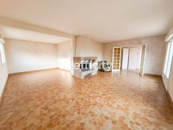 Maison
         7 pièces
        - 170 m² 275 000 € *