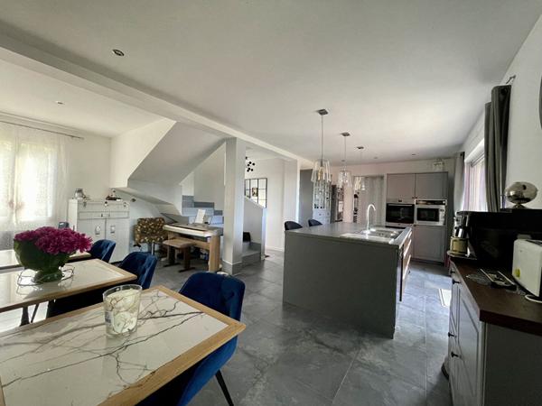 Maison Sauveterre 6 pièce(s) 140 m2