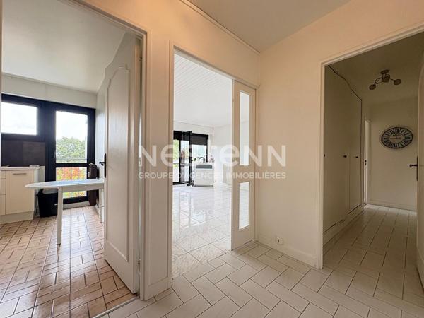 Nestenn Igny - Appartement 2 pièces avec terrasse, non meublé, dernier étage avec ascenseur, cave et parking, vue dégagée, proche Orsay