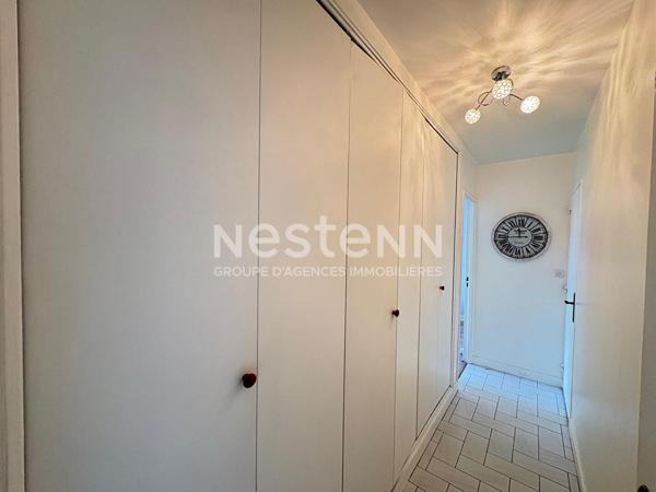 Nestenn Igny - Appartement 2 pièces avec terrasse, non meublé, dernier étage avec ascenseur, cave et parking, vue dégagée, proche Orsay