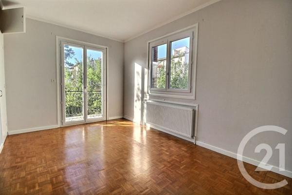 Maison à vendre  8 pièces - 198 m 2   MIRIBEL  - 01