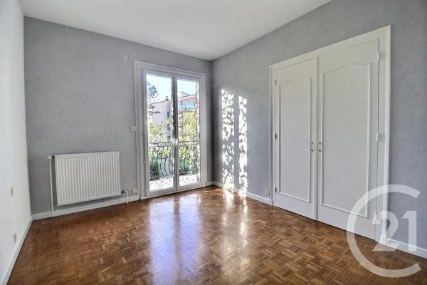 Maison à vendre  8 pièces - 198 m 2   MIRIBEL  - 01