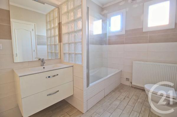 Maison à vendre  8 pièces - 198 m 2   MIRIBEL  - 01