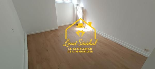 Appartement  lumineux et rénové de 3 pièces  de 50 m2 à Savigné l' Evêque