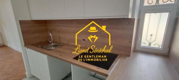 Appartement  lumineux et rénové de 3 pièces  de 50 m2 à Savigné l' Evêque