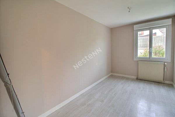 EPERNON, Maison de plain-pied 3 chambres sur sous-sol total avec jardin