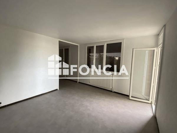 Location Appartement 4 pièces 72.36 m² - PROMENADE CERVANTES Nimes 30900