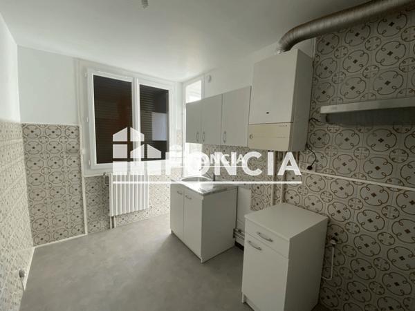 Location Appartement 4 pièces 72.36 m² - PROMENADE CERVANTES Nimes 30900
