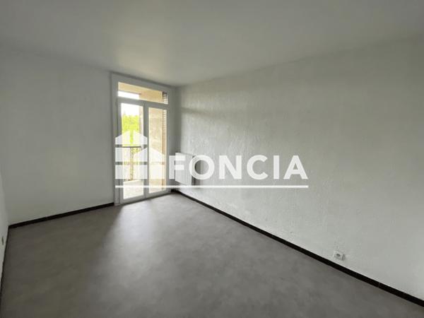 Location Appartement 4 pièces 72.36 m² - PROMENADE CERVANTES Nimes 30900