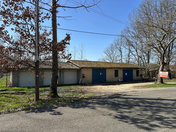 Ensemble de 5 garages, sortie de village