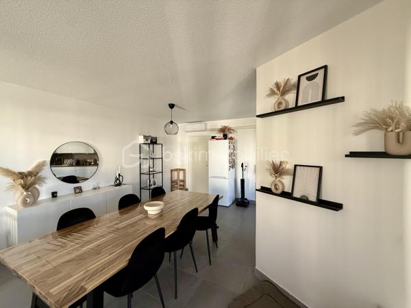 ✨ À découvrir sans tarder ! ✨
🏡 Superbe appartement lumineux de 87 m² – 4 pièces – 3 chambres 🏡

Situé au 2ᵉ étage d’une résidence récente de 2020, cet appartement moderne et parfaitement entretenu vous séduira par ses beaux volumes et sa luminosité ☀️

🔹 Pièce de vie spacieuse de 35 m²
🔹 3 belles chambres 🛏️
🔹 Entrée avec placard intégré
🔹 Salle de bains de 5 m² 🛁
🔹 WC séparé
🔹 Terrasse d’environ 15 m² exposée sud-ouest 🌅
🔹 Climatisation réversible ❄️☀️
🔹 Logement adapté PMR ♿

✅ Agencement optimisé possibilité 4 eme chambres
✅ Prestations récentes et normes actuelles
✅ Confort et sérénité au quotidien

🚗 Garage fermé en sous-sol pour plus de sécurité et de praticité.

📍 Emplacement idéal :
À proximité immédiate des commerces 🛍️, écoles 🎓, transports 🚍, espaces verts 🌳 et équipements sportifs ⚽
Accès rapide à l’A75 🚗

💰 Prix de vente : 279 000 €
💧 Charges annuelles : 2 500 € (eau + entretien copropriété)

👨‍👩‍👧‍👦 Idéal pour une famille ou un investissement locatif recherchant confort, sécurité et praticité.

📞 Visites sur rendez-vous et disponible 7/7
Pour plus d’informations ou organiser une visite :

📲 Céline Taormina – BSK Immobilier
☎️ 06 35 21 91 15
📧 c.taormina@bskimmobilier.com