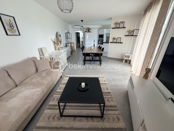 ✨ À découvrir sans tarder ! ✨
🏡 Superbe appartement lumineux de 87 m² – 4 pièces – 3 chambres 🏡

Situé au 2ᵉ étage d’une résidence récente de 2020, cet appartement moderne et parfaitement entretenu vous séduira par ses beaux volumes et sa luminosité ☀️

🔹 Pièce de vie spacieuse de 35 m²
🔹 3 belles chambres 🛏️
🔹 Entrée avec placard intégré
🔹 Salle de bains de 5 m² 🛁
🔹 WC séparé
🔹 Terrasse d’environ 15 m² exposée sud-ouest 🌅
🔹 Climatisation réversible ❄️☀️
🔹 Logement adapté PMR ♿

✅ Agencement optimisé possibilité 4 eme chambres
✅ Prestations récentes et normes actuelles
✅ Confort et sérénité au quotidien

🚗 Garage fermé en sous-sol pour plus de sécurité et de praticité.

📍 Emplacement idéal :
À proximité immédiate des commerces 🛍️, écoles 🎓, transports 🚍, espaces verts 🌳 et équipements sportifs ⚽
Accès rapide à l’A75 🚗

💰 Prix de vente : 279 000 €
💧 Charges annuelles : 2 500 € (eau + entretien copropriété)

👨‍👩‍👧‍👦 Idéal pour une famille ou un investissement locatif recherchant confort, sécurité et praticité.

📞 Visites sur rendez-vous et disponible 7/7
Pour plus d’informations ou organiser une visite :

📲 Céline Taormina – BSK Immobilier
☎️ 06 35 21 91 15
📧 c.taormina@bskimmobilier.com