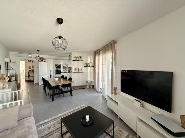 ✨ À découvrir sans tarder ! ✨
🏡 Superbe appartement lumineux de 87 m² – 4 pièces – 3 chambres 🏡

Situé au 2ᵉ étage d’une résidence récente de 2020, cet appartement moderne et parfaitement entretenu vous séduira par ses beaux volumes et sa luminosité ☀️

🔹 Pièce de vie spacieuse de 35 m²
🔹 3 belles chambres 🛏️
🔹 Entrée avec placard intégré
🔹 Salle de bains de 5 m² 🛁
🔹 WC séparé
🔹 Terrasse d’environ 15 m² exposée sud-ouest 🌅
🔹 Climatisation réversible ❄️☀️
🔹 Logement adapté PMR ♿

✅ Agencement optimisé possibilité 4 eme chambres
✅ Prestations récentes et normes actuelles
✅ Confort et sérénité au quotidien

🚗 Garage fermé en sous-sol pour plus de sécurité et de praticité.

📍 Emplacement idéal :
À proximité immédiate des commerces 🛍️, écoles 🎓, transports 🚍, espaces verts 🌳 et équipements sportifs ⚽
Accès rapide à l’A75 🚗

💰 Prix de vente : 279 000 €
💧 Charges annuelles : 2 500 € (eau + entretien copropriété)

👨‍👩‍👧‍👦 Idéal pour une famille ou un investissement locatif recherchant confort, sécurité et praticité.

📞 Visites sur rendez-vous et disponible 7/7
Pour plus d’informations ou organiser une visite :

📲 Céline Taormina – BSK Immobilier
☎️ 06 35 21 91 15
📧 c.taormina@bskimmobilier.com
