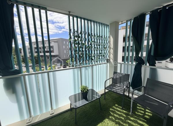 ✨ À découvrir sans tarder ! ✨
🏡 Superbe appartement lumineux de 87 m² – 4 pièces – 3 chambres 🏡

Situé au 2ᵉ étage d’une résidence récente de 2020, cet appartement moderne et parfaitement entretenu vous séduira par ses beaux volumes et sa luminosité ☀️

🔹 Pièce de vie spacieuse de 35 m²
🔹 3 belles chambres 🛏️
🔹 Entrée avec placard intégré
🔹 Salle de bains de 5 m² 🛁
🔹 WC séparé
🔹 Terrasse d’environ 15 m² exposée sud-ouest 🌅
🔹 Climatisation réversible ❄️☀️
🔹 Logement adapté PMR ♿

✅ Agencement optimisé possibilité 4 eme chambres
✅ Prestations récentes et normes actuelles
✅ Confort et sérénité au quotidien

🚗 Garage fermé en sous-sol pour plus de sécurité et de praticité.

📍 Emplacement idéal :
À proximité immédiate des commerces 🛍️, écoles 🎓, transports 🚍, espaces verts 🌳 et équipements sportifs ⚽
Accès rapide à l’A75 🚗

💰 Prix de vente : 279 000 €
💧 Charges annuelles : 2 500 € (eau + entretien copropriété)

👨‍👩‍👧‍👦 Idéal pour une famille ou un investissement locatif recherchant confort, sécurité et praticité.

📞 Visites sur rendez-vous et disponible 7/7
Pour plus d’informations ou organiser une visite :

📲 Céline Taormina – BSK Immobilier
☎️ 06 35 21 91 15
📧 c.taormina@bskimmobilier.com
