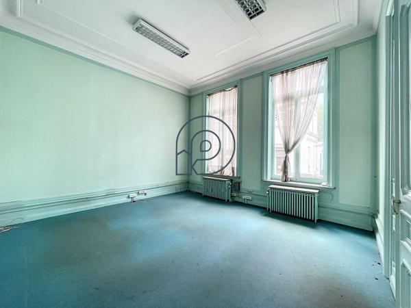 Rdc pour profession libérale : 2 lots de 136 m2 et 163 m2