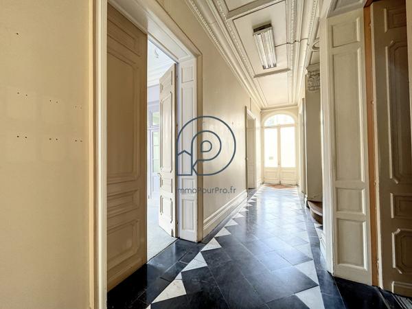 Rdc pour profession libérale : 2 lots de 136 m2 et 163 m2