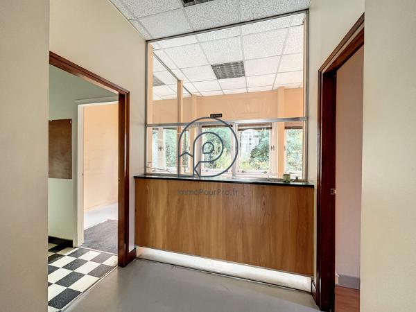 Rdc pour profession libérale : 2 lots de 136 m2 et 163 m2