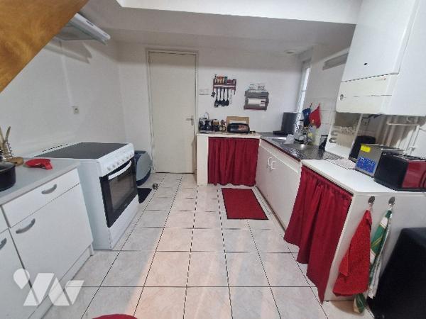 VENTE YVETOT CENTRE, maison -appartement en DUPLEX d'~65.80 m², un séjour, deux chambres.