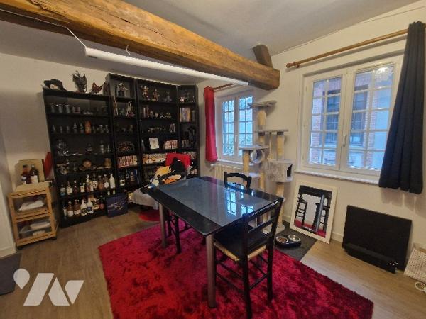 VENTE YVETOT CENTRE, maison -appartement en DUPLEX d'~65.80 m², un séjour, deux chambres.