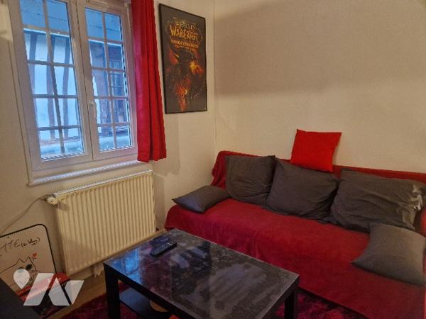 VENTE YVETOT CENTRE, maison -appartement en DUPLEX d'~65.80 m², un séjour, deux chambres.