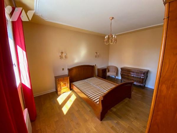 Maison Loriol-Sur-Drôme, quartier recherché, 177m2 de plain-pied avec piscine, cave et garage.