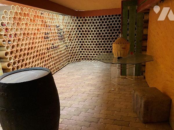 Maison Loriol-Sur-Drôme, quartier recherché, 177m2 de plain-pied avec piscine, cave et garage.