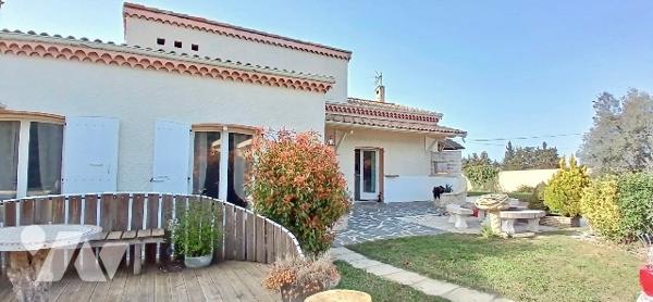 Maison Loriol-Sur-Drôme, quartier recherché, 177m2 de plain-pied avec piscine, cave et garage.