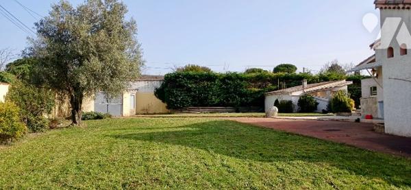 Maison Loriol-Sur-Drôme, quartier recherché, 177m2 de plain-pied avec piscine, cave et garage.