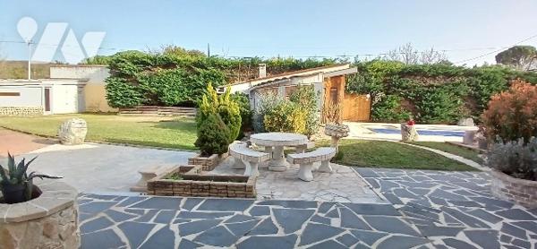 Maison Loriol-Sur-Drôme, quartier recherché, 177m2 de plain-pied avec piscine, cave et garage.