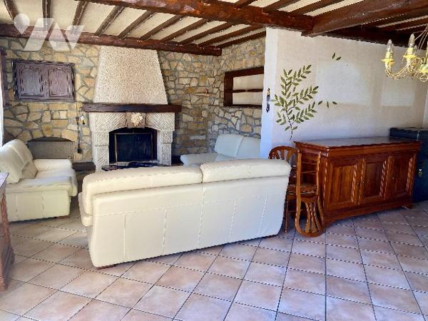 Maison Loriol-Sur-Drôme, quartier recherché, 177m2 de plain-pied avec piscine, cave et garage.