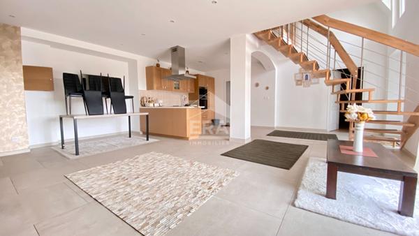 Maison LAVAL 5 pièce(s) 147 m2