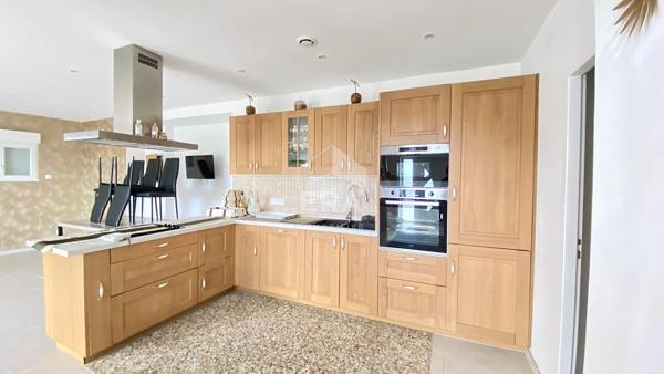 Maison LAVAL 5 pièce(s) 147 m2