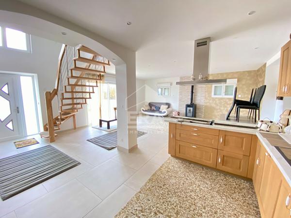 Maison LAVAL 5 pièce(s) 147 m2