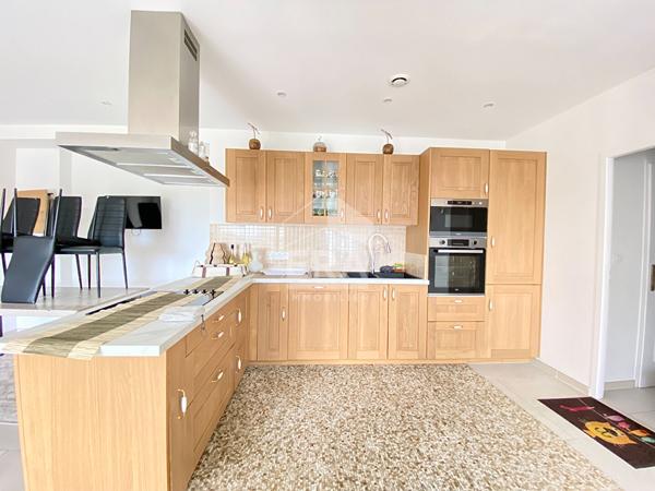 Maison LAVAL 5 pièce(s) 147 m2