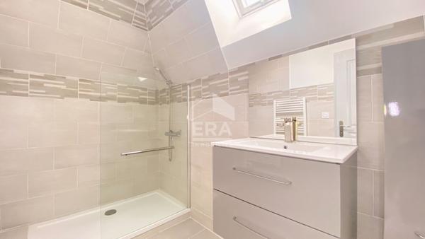 Maison LAVAL 5 pièce(s) 147 m2